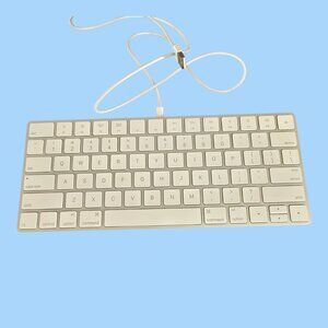 Apple A1644 Bluetooth Magic Keyboard Aluminum w/ Lightning Cable TESTED & WORKS!